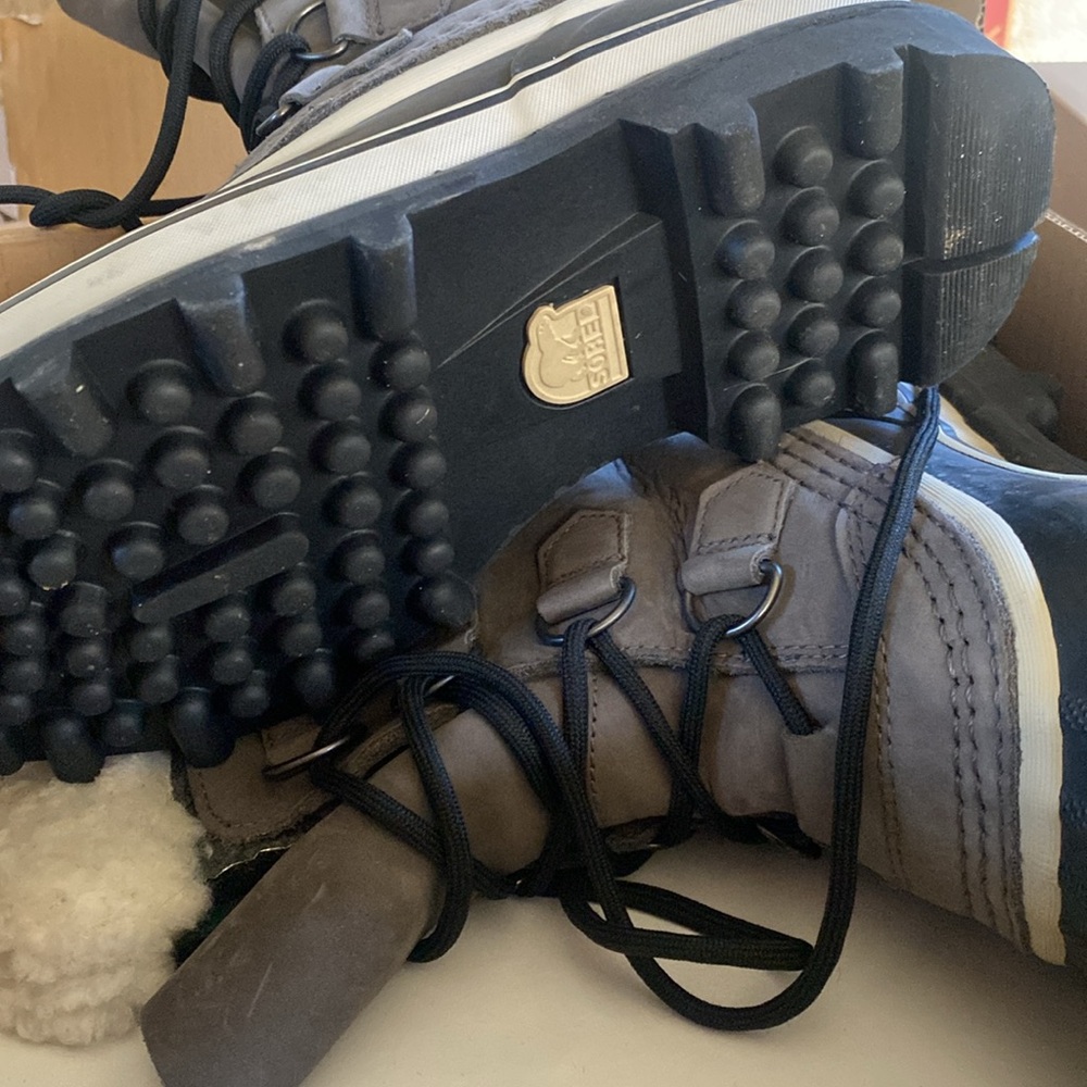 Sorel snow boots. Women’s size 7.5. Like new! - Picture 3 of 6